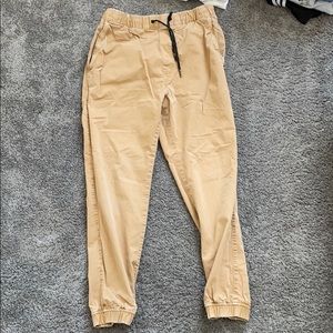 Brown American Eagle Kahki pants🤎